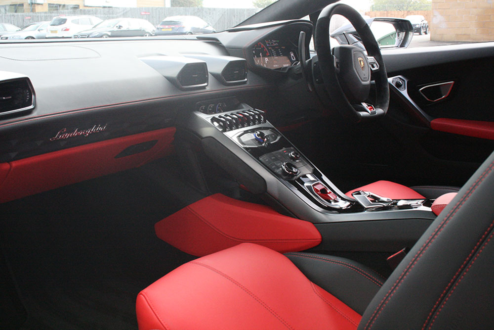 lamborghini-huracan-interior