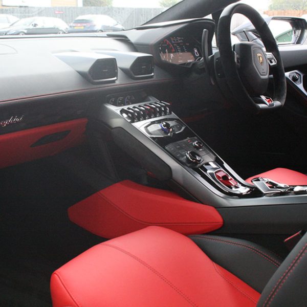 lamborghini-huracan-interior